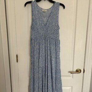 Cute Maxi dress in blue and white floral print by Max Studio